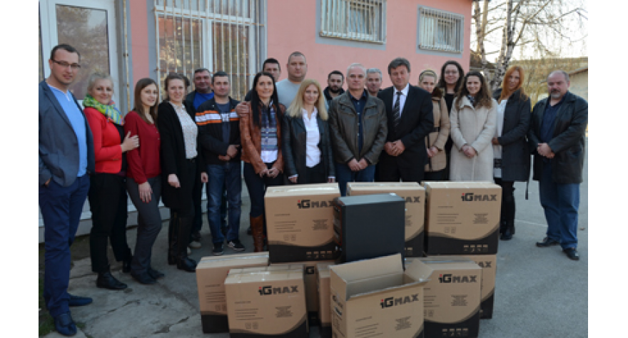 11 računara za informatički kabinet u školi u Obrežu